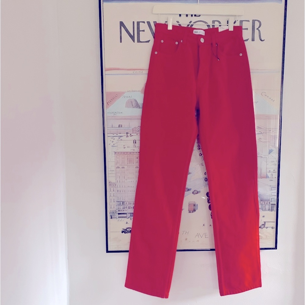 NWT Zara red denim mid rise straight leg the perfect red jean! Size 4